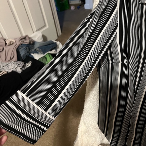 Casual blouse black and white striped quarter length sleeve. - Picture 3 of 3